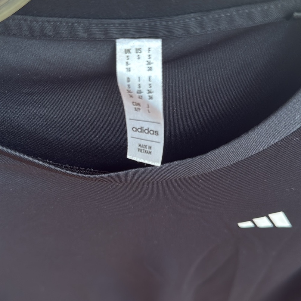 Adidas women top size small - Picture 2 of 2